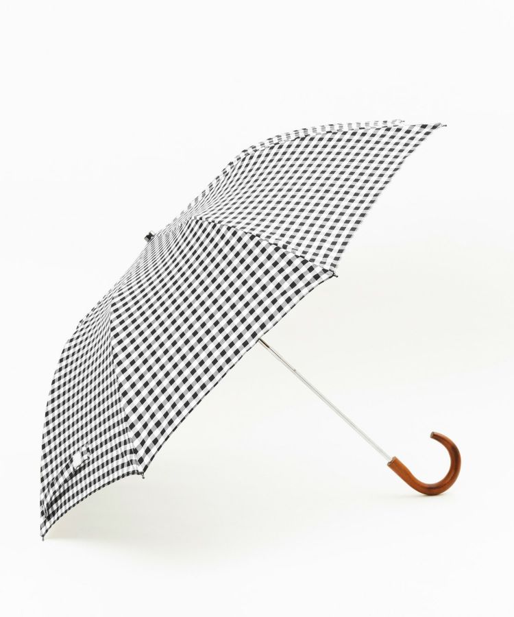 英国の老舗が誇る“晴雨両用”な名品は、2024年梅雨がお買い時