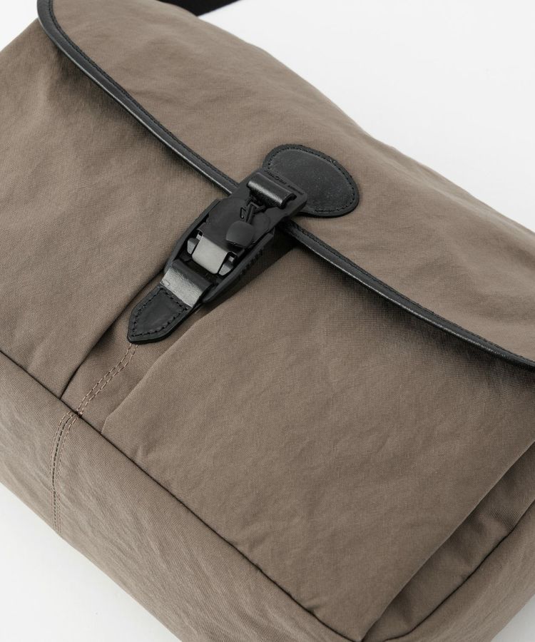カメラバッグ(ナイロン) 全2色 | BRITISH MADE